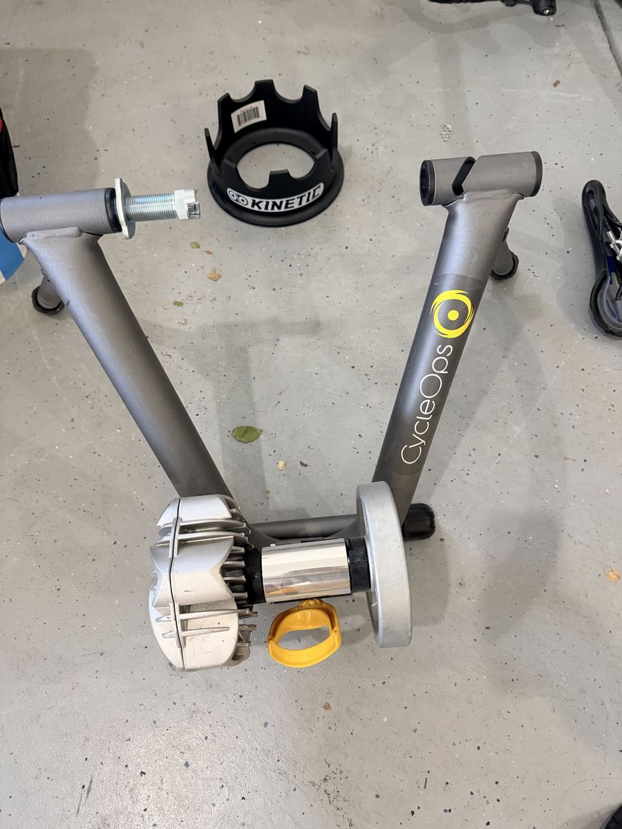 CycleOps Fluid 2 Indoor Bike Trainer - Kinetik Riser Block Included, Excellent Condition
