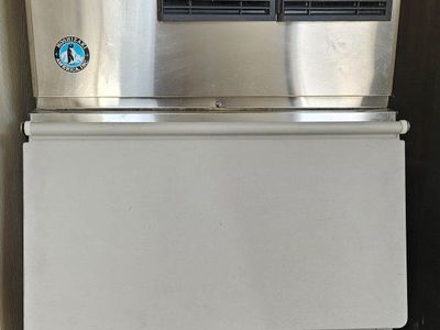 Hoshizaki Ice Machine Storage Bin Model B-500SD with Ice Scoop and Bucket.