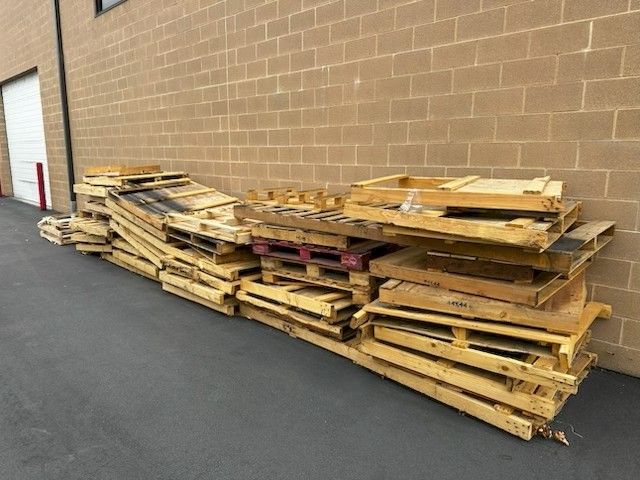 FREE WOOD PALLETS