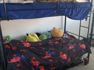 Triple bunk bed with 2 mattresses.