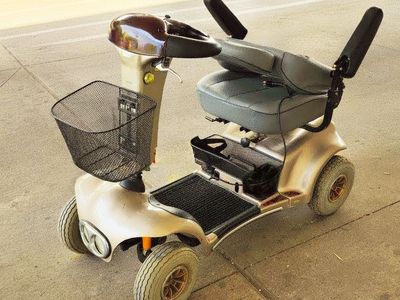 Pihsiang / Shoprider 4‑Wheel Mobility Scooter – Excellent Condition