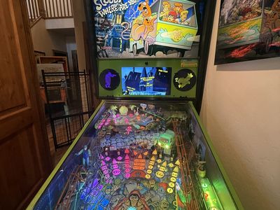 Scooby Doo Pinball Machine with Topper