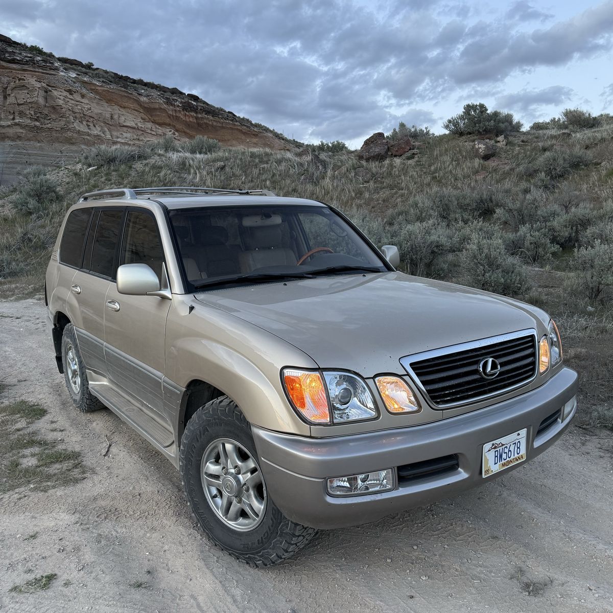 2001 Lexus LX Three-Row