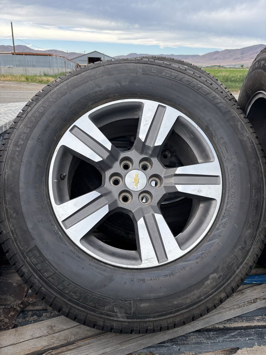 6 lug Chevy wheels like new tires!