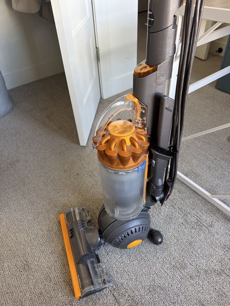 Dyson upright vacuum- excellent condition