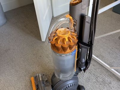 Dyson upright vacuum- excellent condition