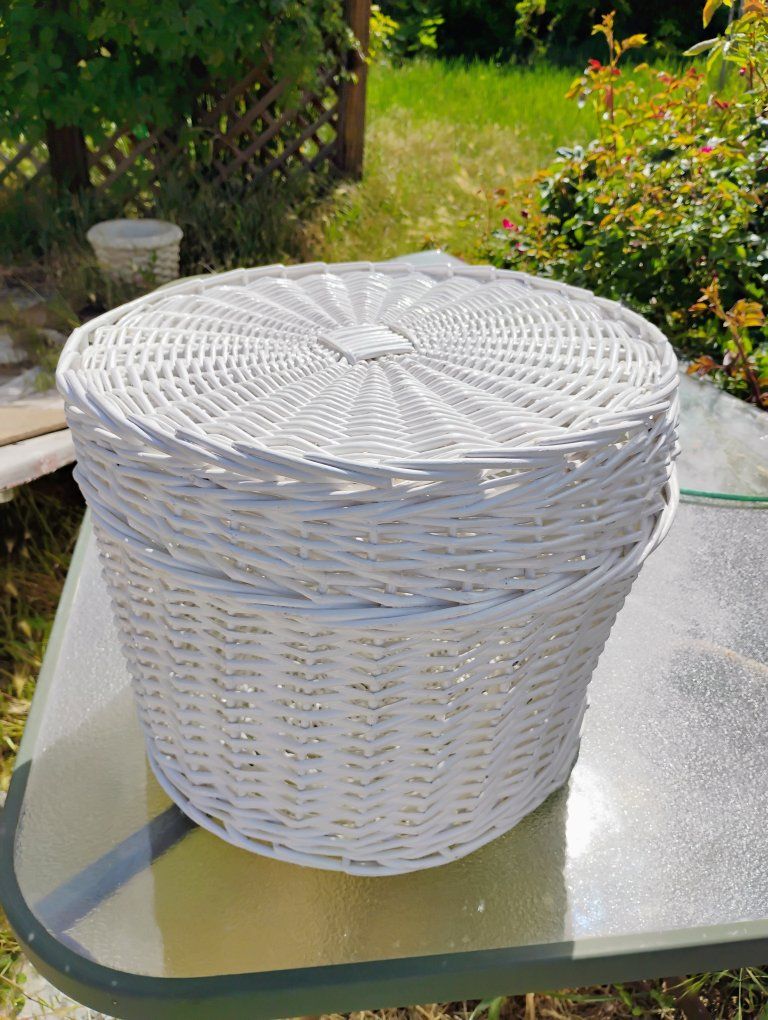 White wicker storage basket with lid
