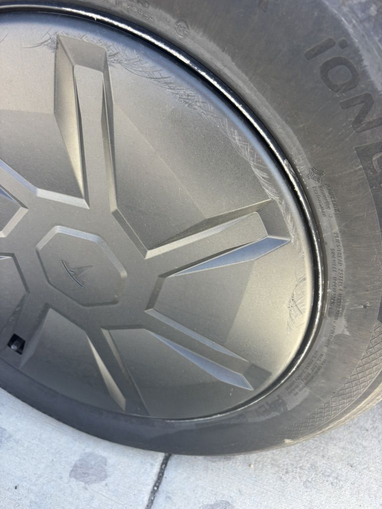 Wanted ISO Tesla Model Y 18 wheels Oem 2026