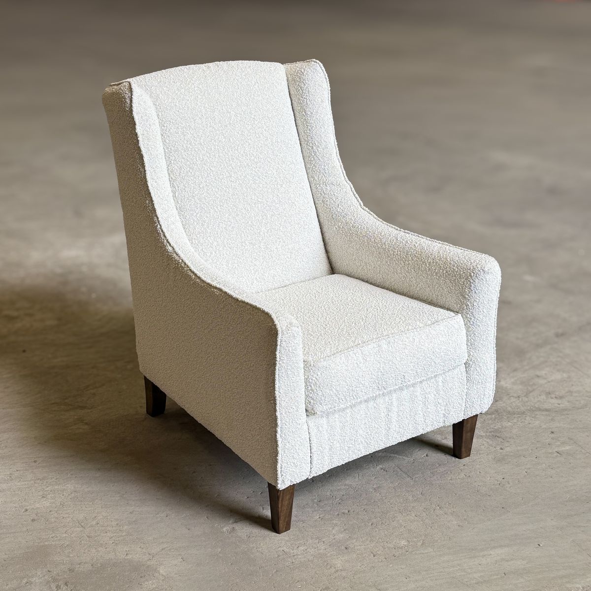 Upholstered accent chair