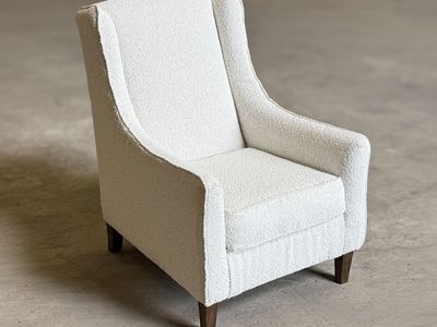 Upholstered accent chair