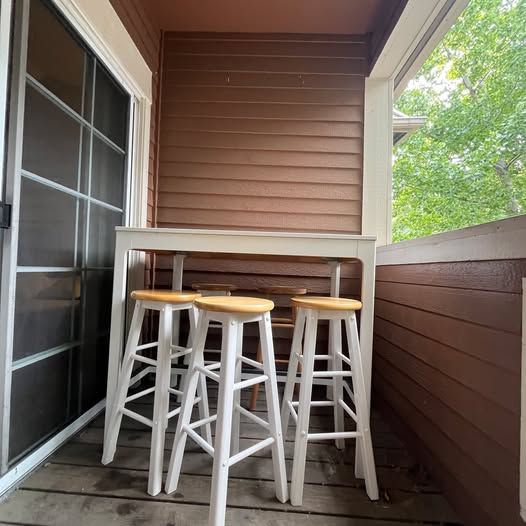 High dining table + 5 bar stools