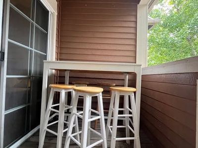 High dining table + 5 bar stools