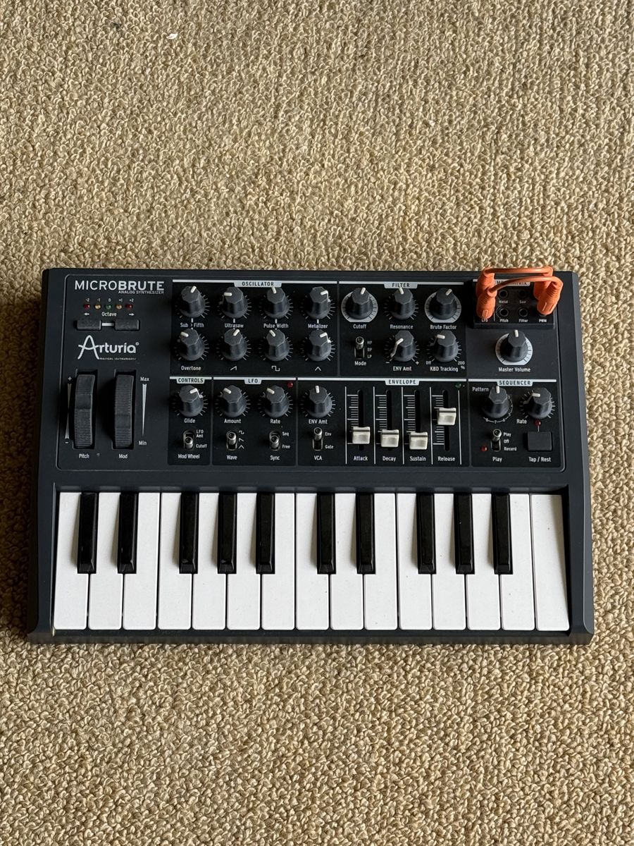 Arturia MicroBrute Analog Synthesizer - Compact Monophonic Synth Keyboard with Sequencer