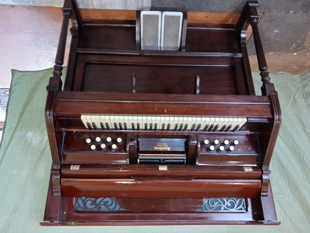 1908 Wilcox & White Symphony player organ