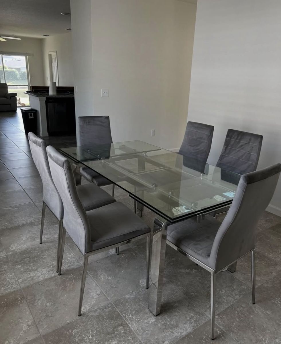 Dining Table & Side Chairs Set