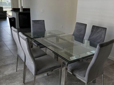 Dining Table & Side Chairs Set