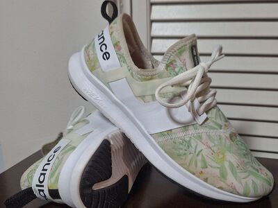 Fabulous Floral New Balance Fuel Core Ladies Sz 10