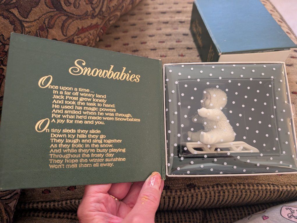 Department 56 Snowbabies Winter Tales Figurine on Sled #7955-3 1988  NIB
