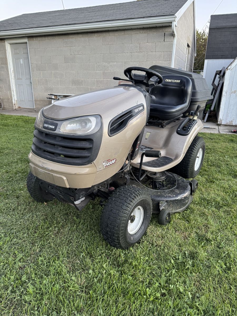 Craftsman riding lawnmower