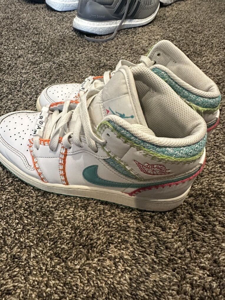 Nine air Jordan Size Youth 5