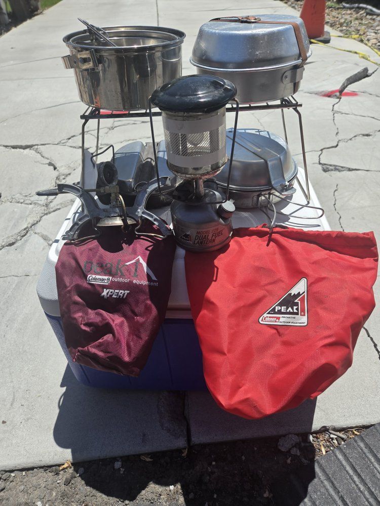 Vintage Coleman Peak 1 Xpert Dual Fuel Lantern & Camping Cookware Set with Stove