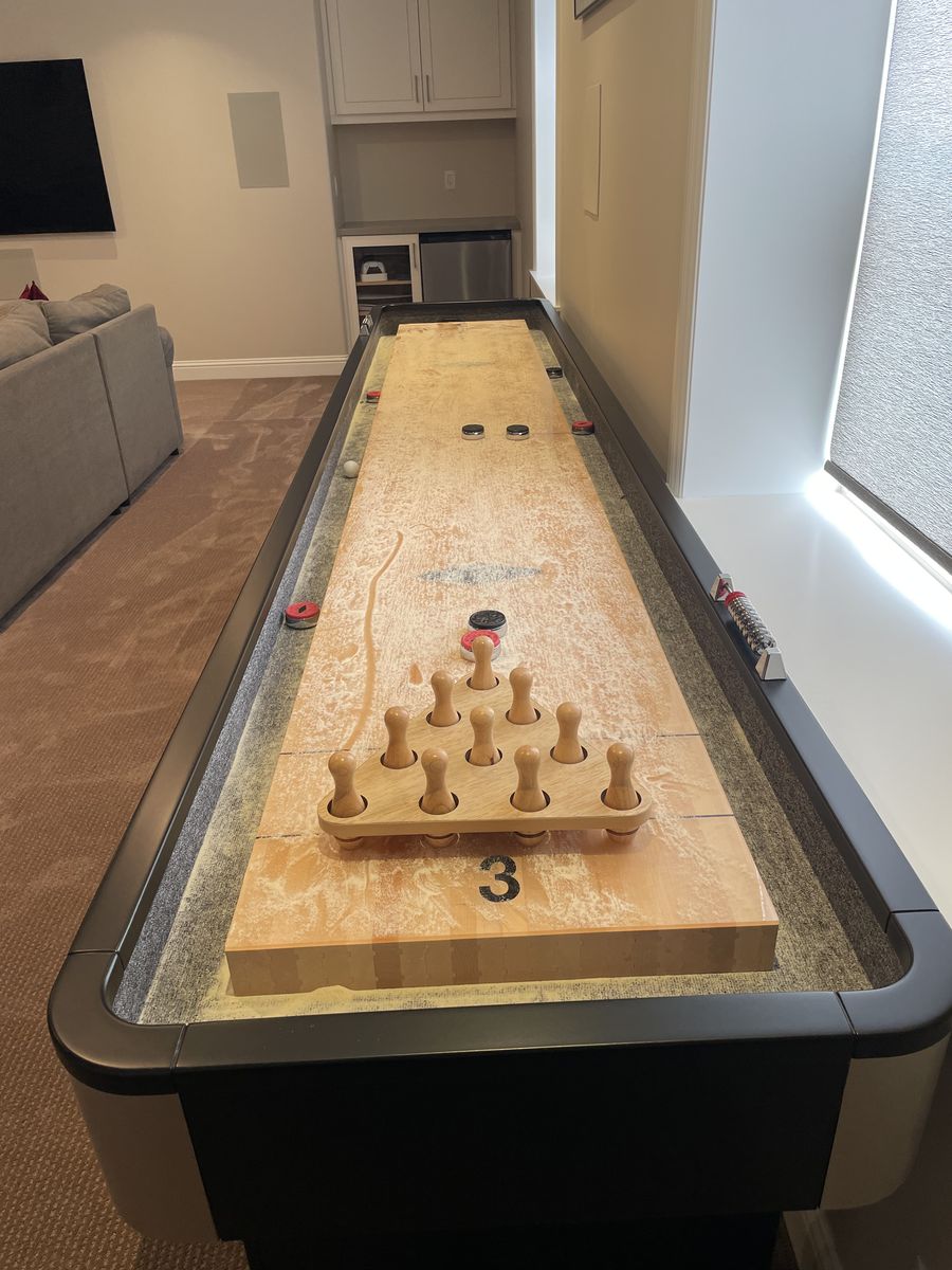 Shuffleboard table