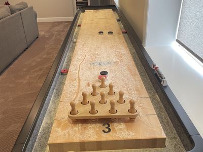 Shuffleboard table
