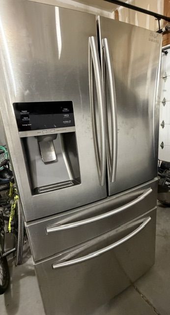 FREE Samsung Refrigerator – Needs Repair