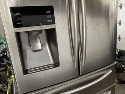 FREE Samsung Refrigerator – Needs Repair