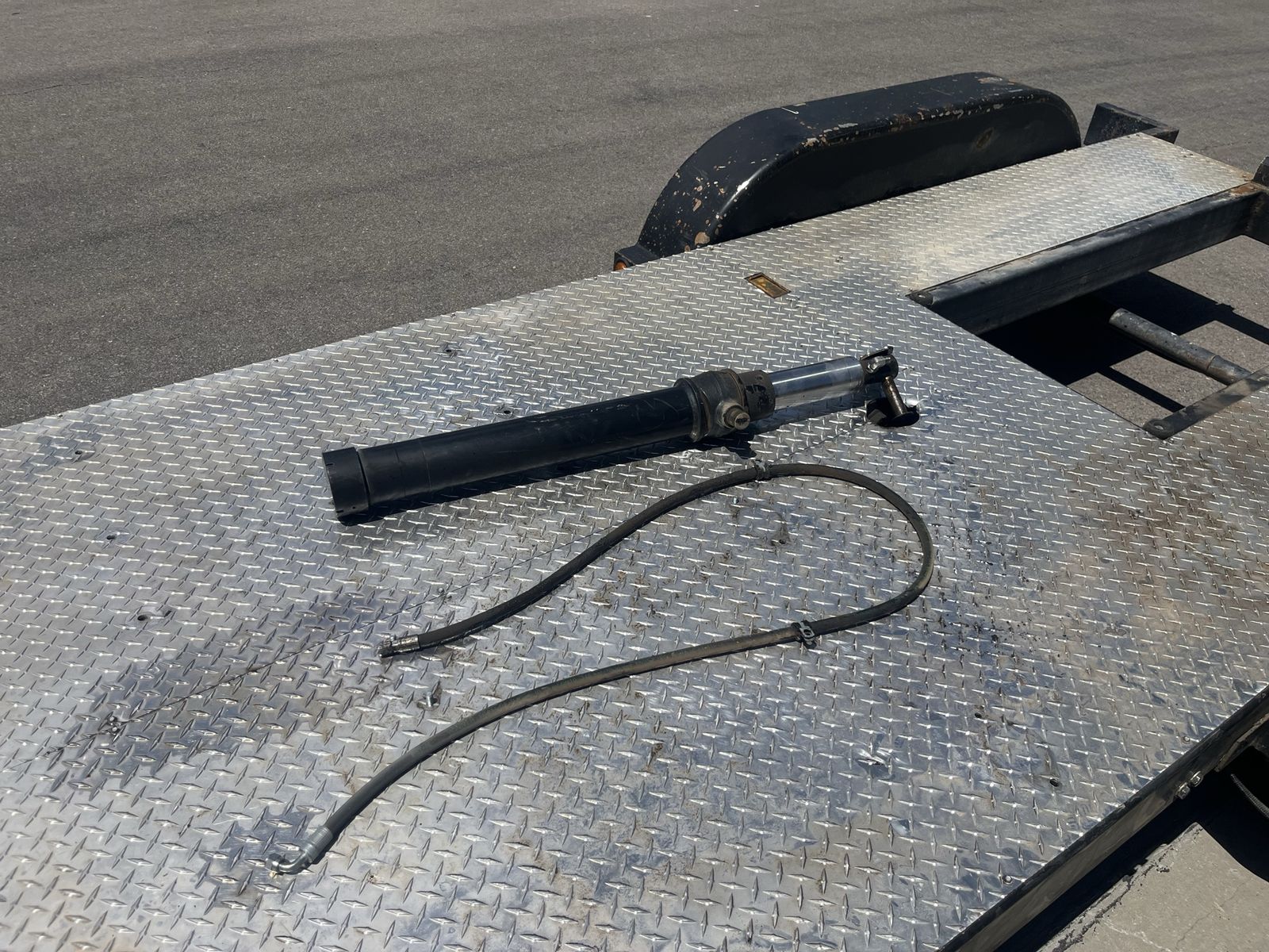 Hydraulic Cylinder & Hose - Heavy Duty Equipment Part