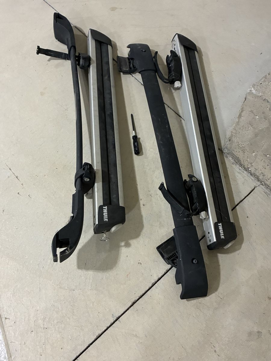 Thule Aero Roof Rack + Ski & Snowboard Mounts (Loc