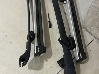 Thule Aero Roof Rack + Ski & Snowboard Mounts (Loc