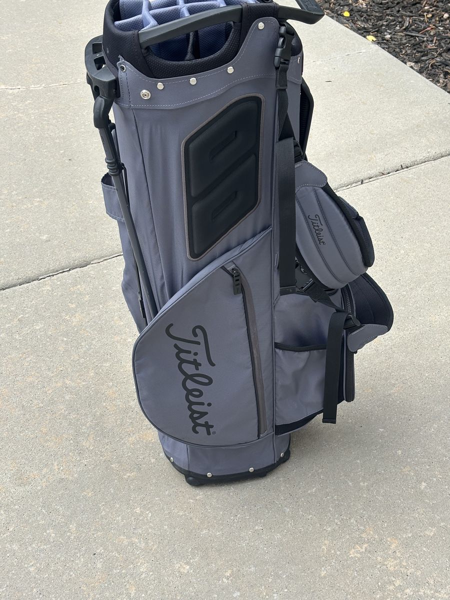 Titleist Hybrid 14 Stand Bag Hybrid stand bag with 14-way organization, cart compatibility, and premium double strap comfort.