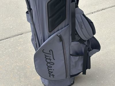 Titleist Hybrid 14 Stand Bag Hybrid stand bag with 14-way organization, cart compatibility, and premium double strap comfort.