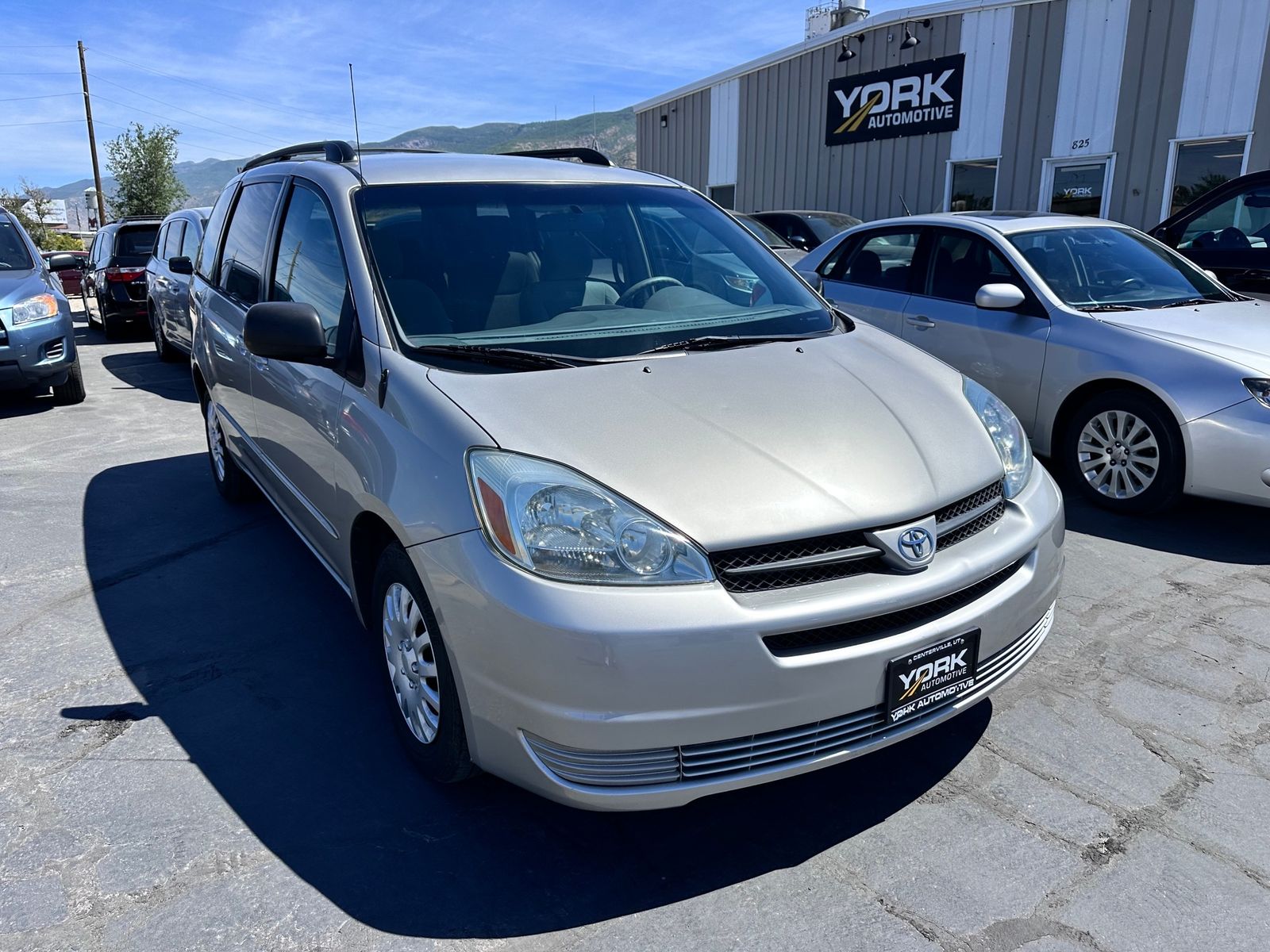 2004 Toyota Sienna LE 8 Passenger