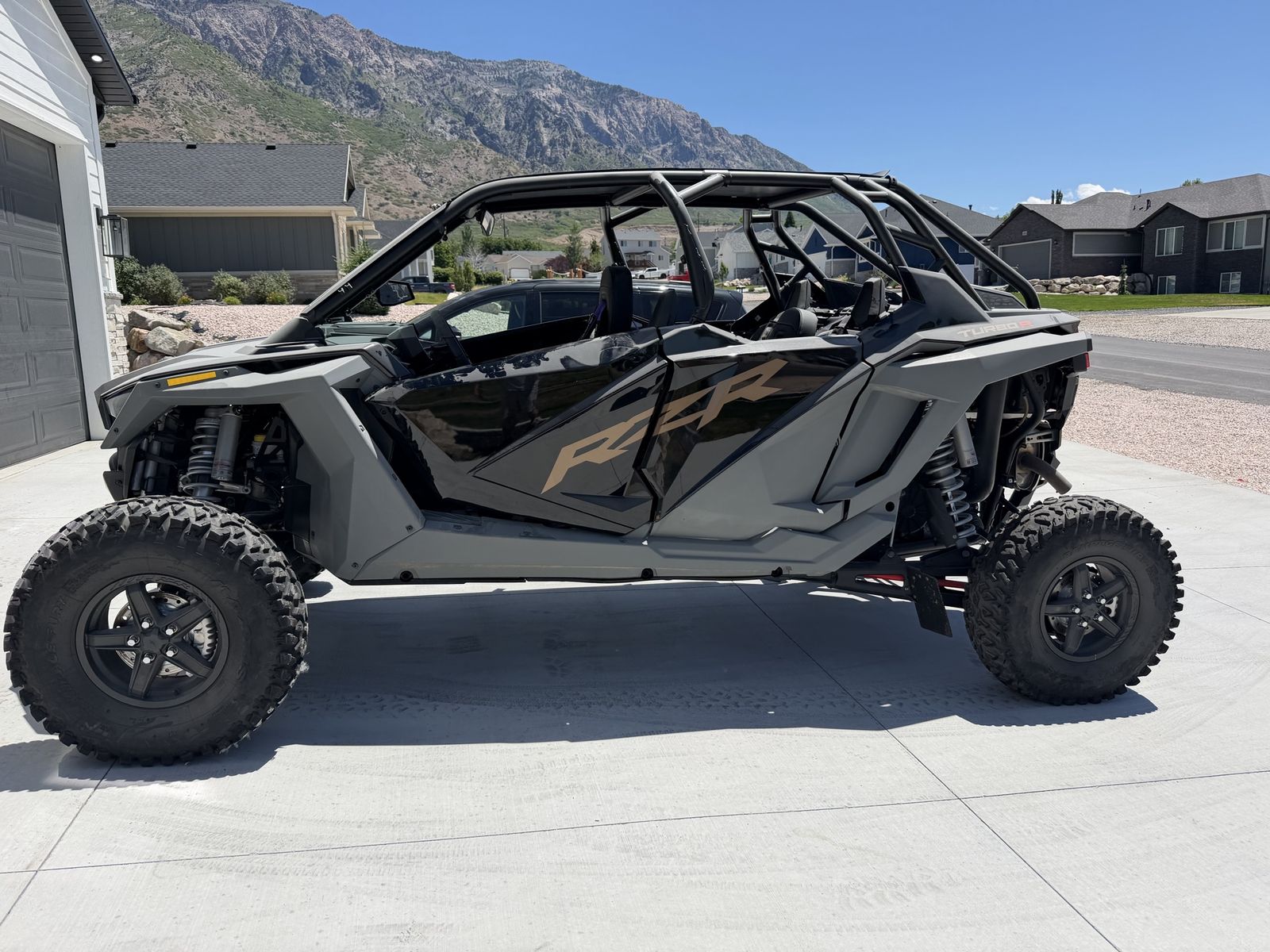 Rzr Turbo R4 - 6 seats