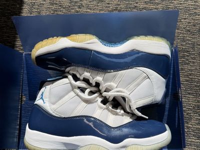 Air Jordan 11 Retro Win Like 82 White Navy Size 9 Sneakers with Original Box
