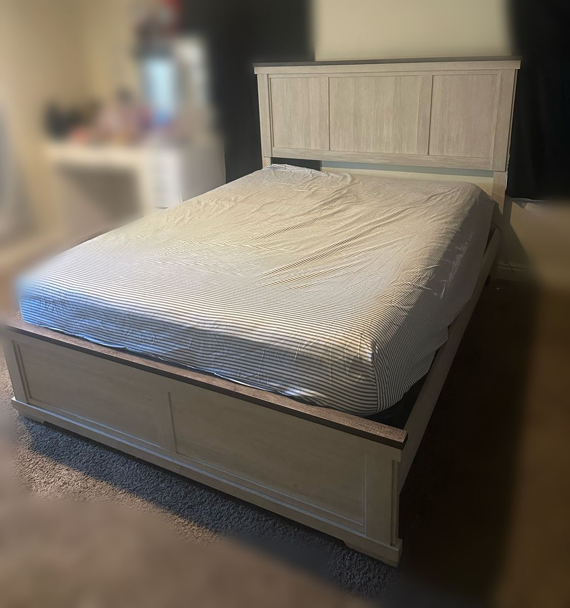 Queen bed Frame