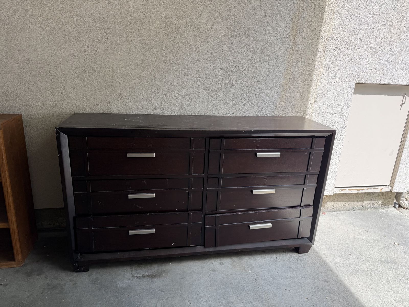 Chest of drawers