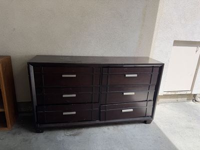 Chest of drawers