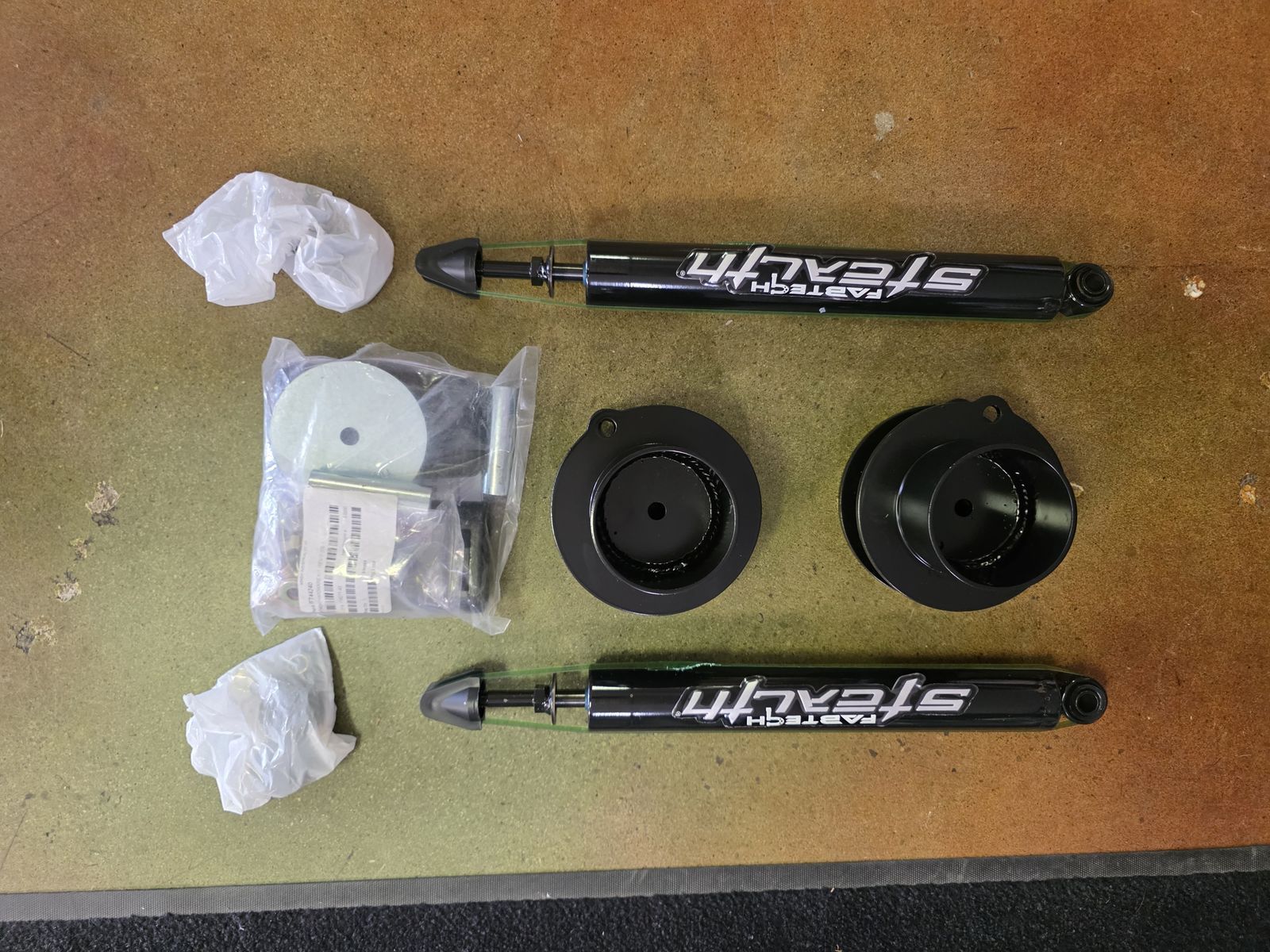 Fabtech ‘13-’18 Dodge Ram 3500 4WD 2.5″ Lift Kit Stealth Shocks