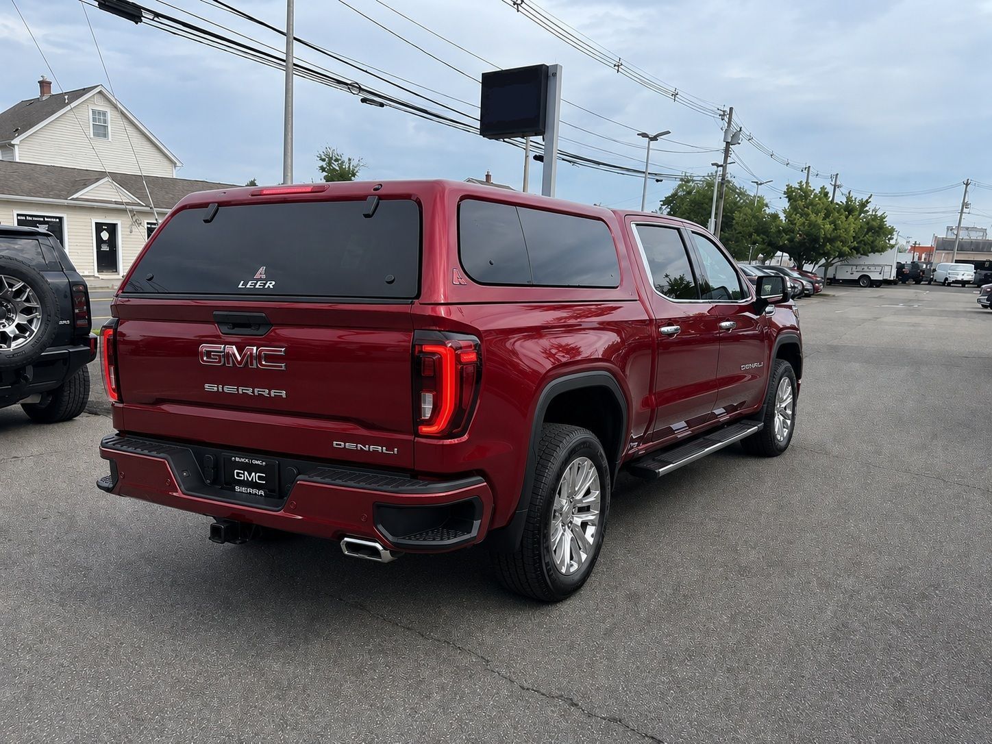LEER 100XL Truck Cap – Fits 2019+ GMC Sierra 2500/3500HD – Volcanic Red