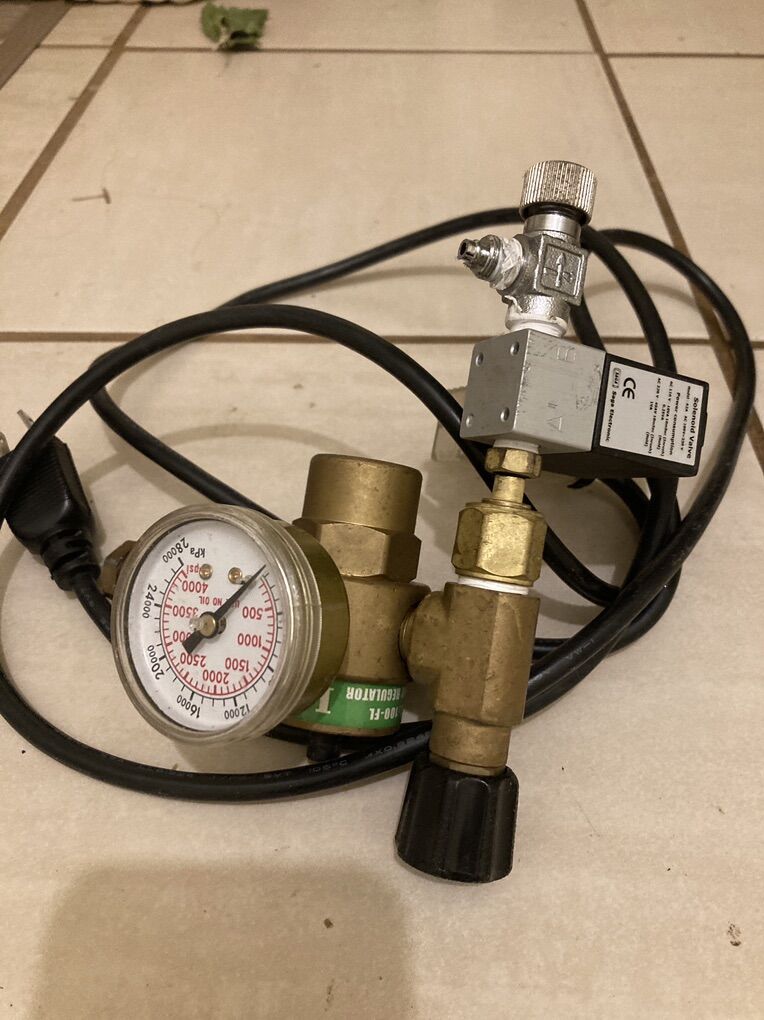 CO2 Regulator, Broken Plastic Chamber