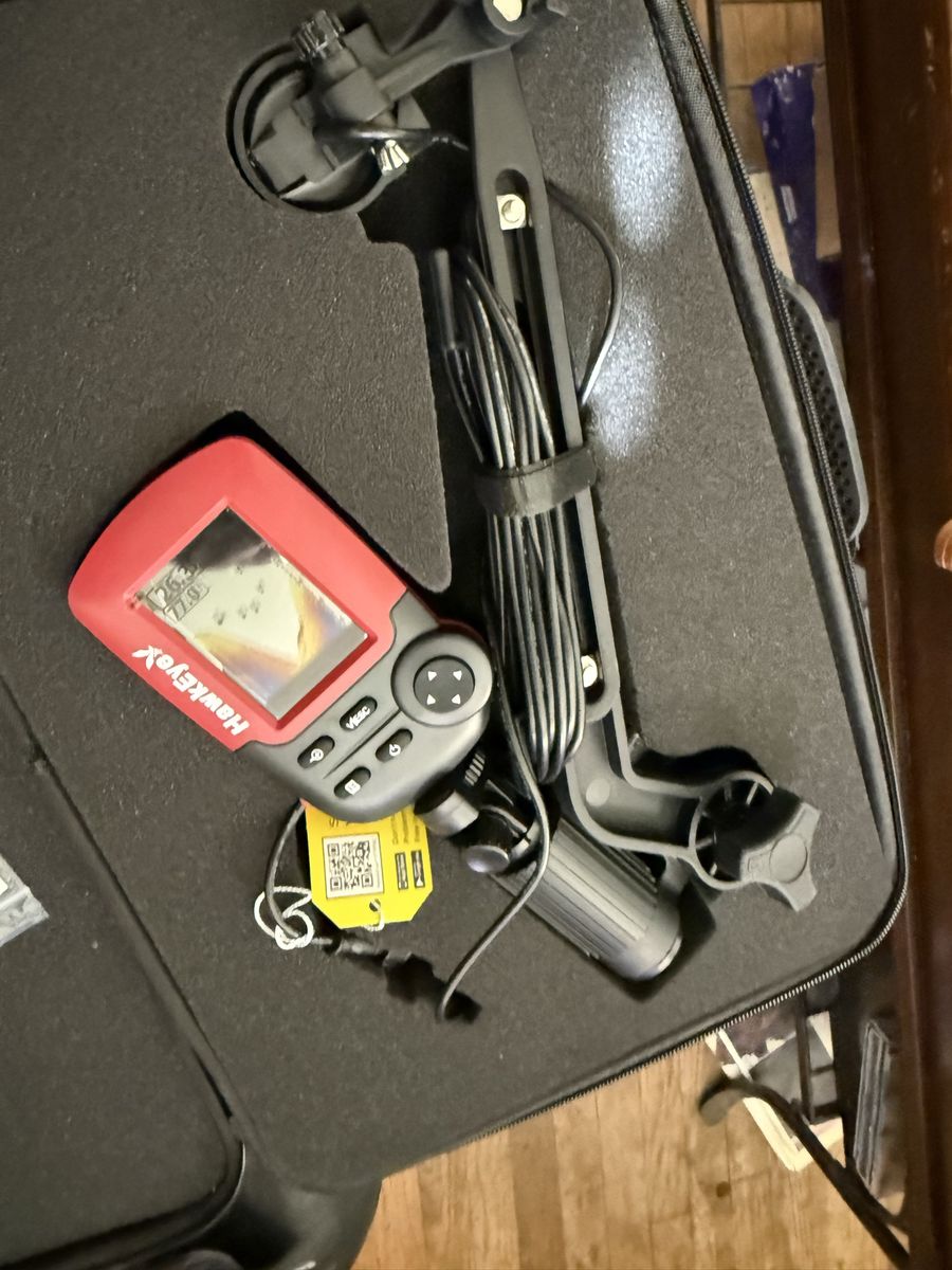 HawkEye FishTrax 1C Portable Color Fish Finder with Mounting Arm & Case