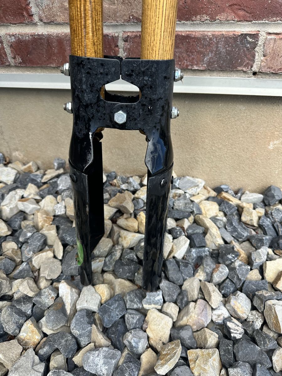 Manual/Clamshell post hole digger