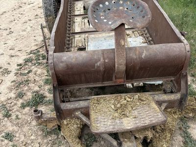 Older manure spreader