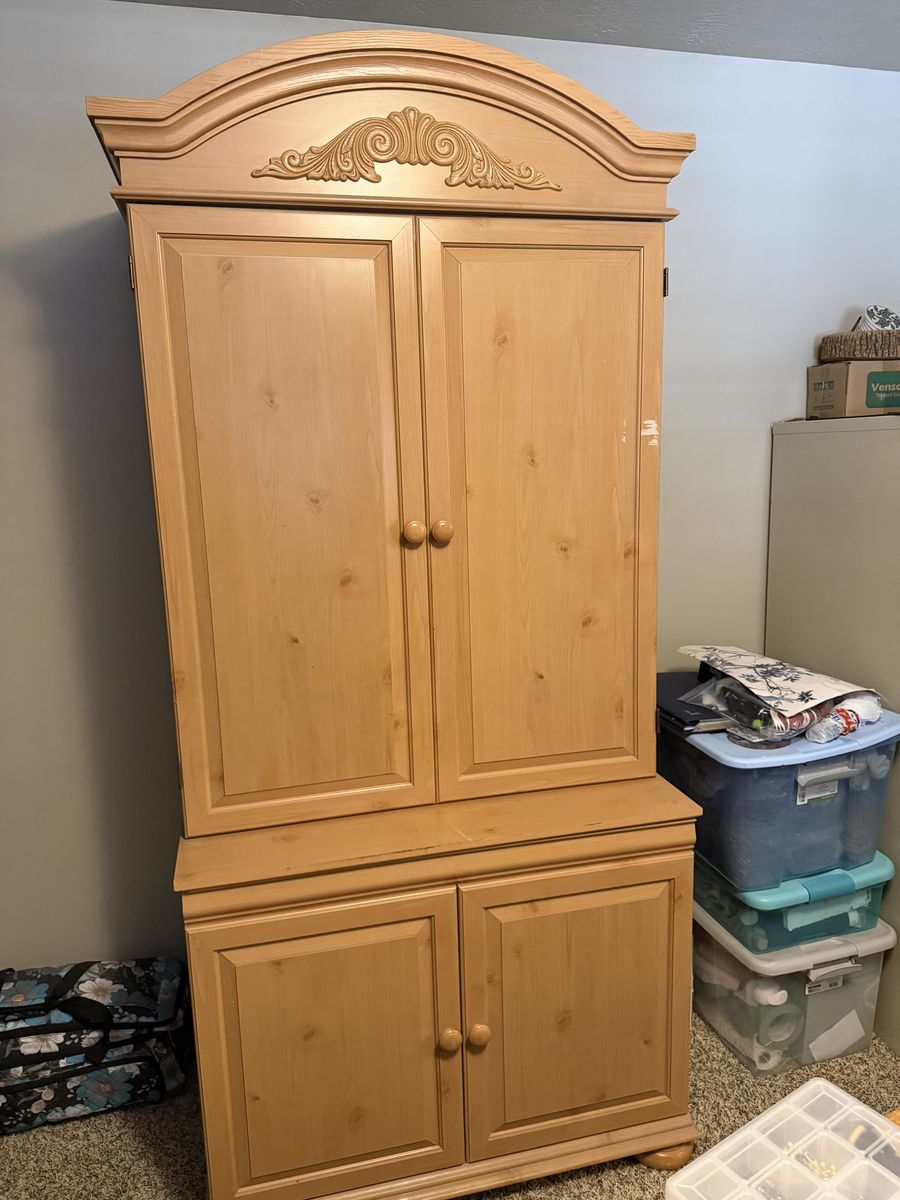 Armoire desk