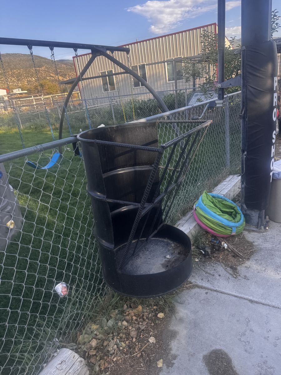 Steel Welded Barrel Horse Feeder