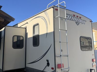 2015 Keystone Hideout 298BHD Fifth Wheel – Bunkhouse – 34 ft