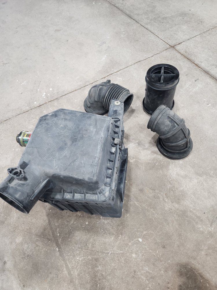 05' Dodge Ram Cummins, OEM Engine Air Filter Cleaner Box Housing Assembly with Intake Hoses. Dusty from storage but in like new!
